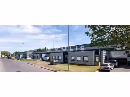 local d'activité 1 070 m²