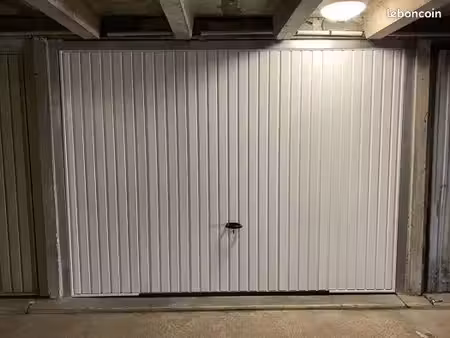 box fermé 16 m² – cergy le haut – au pied du rer a – résidence sécurisée