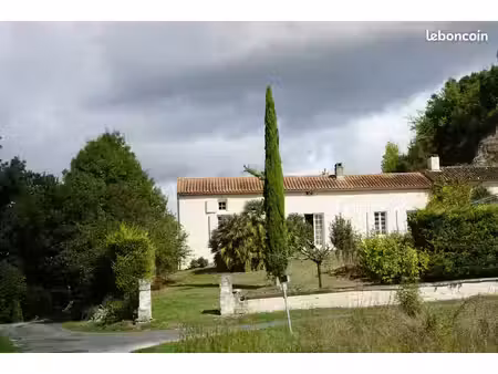 maison charentaise entre saintes et cognac
