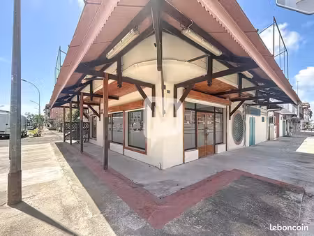 local commercial 158 m² cayenne