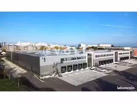 local industriel 4 970 m²