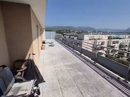 4 pieces de 84 m2 avec toit terrasse de 50 m2 + 2 places de