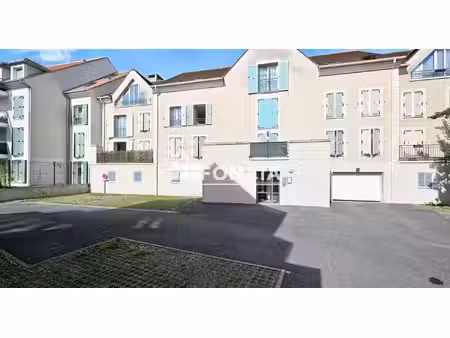 à vendre – appartement 2 pièces avec parking privé – centre d’osny