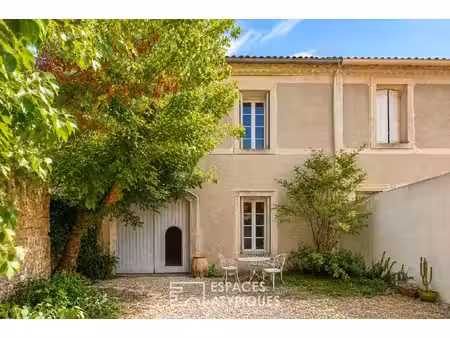 maison de village avec extérieur et grandes dépendances