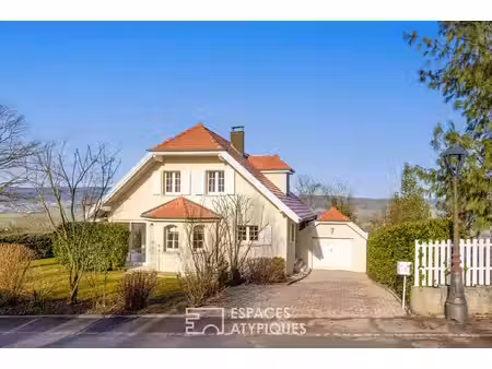maison avec vue dégagée à deux pas de la frontière suisse