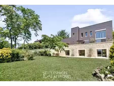 maison contemporaine avec vue sur la seine et piscine intérieure
