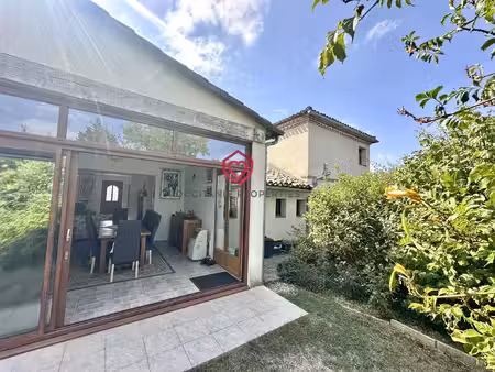 charmante maison avec vue sur la campagne et piscine