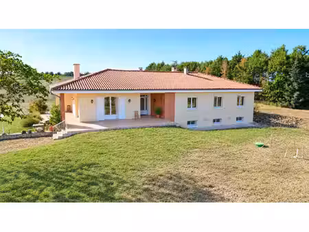 grande maison familiale de 179 m2 avec vue dégagée sur la ca