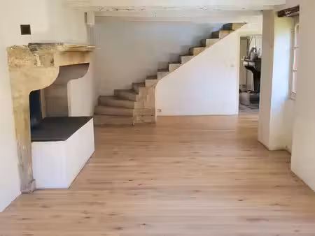 maison 160 m² – 90 000 : (soit 30 000 à l’acte + 600 /mois) – grange en option
