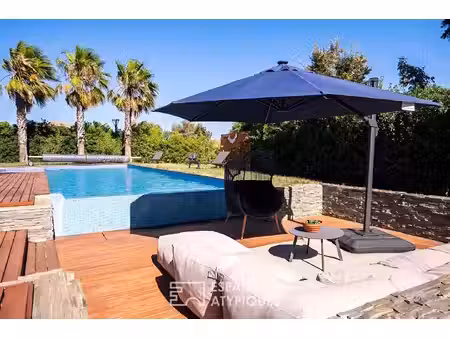 élégante villa contemporaine avec piscine dans un secteur recherché