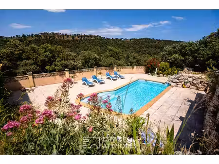 villa rénovée avec piscine au coeur des chartreuses