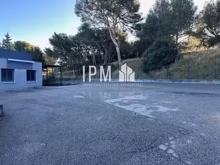 location terrain 900m²