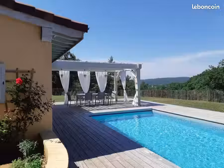 maison avec vue dominante  piscine chauffée + appartement indépendant – montignac
