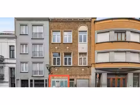 sous option - bien commercial à vendre à koekelberg