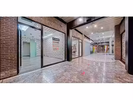 sous option - bien commercial à vendre à liège