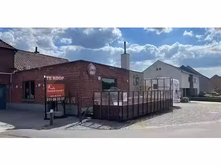 sous option - bien commercial à vendre à nieuwerkerken