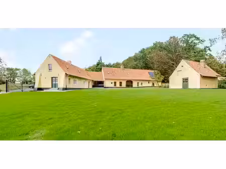 ferme à louer à huise pour € 3.500 avec 4 chambres à coucher