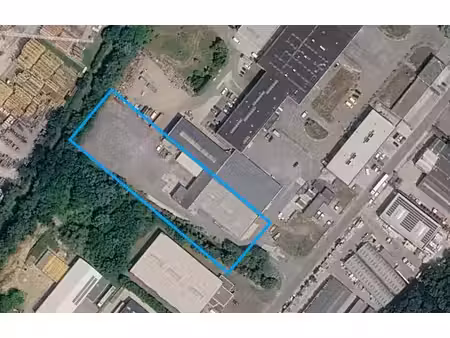 entrepôt de +/- 800 m² avec terrain de +/- 1.500 m²