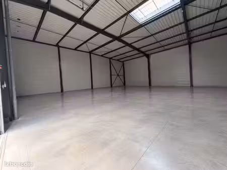 local professionnel / dépôt à louer