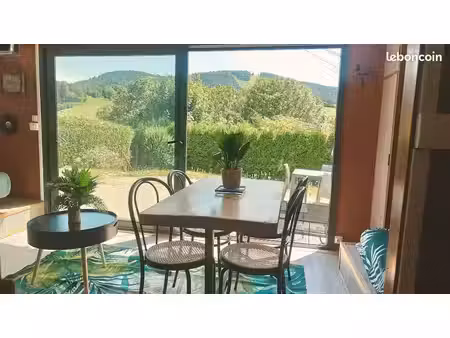 chalet avec terrasse et jardin