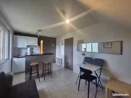 studio meublé – 19 m² – écully parking + jardin