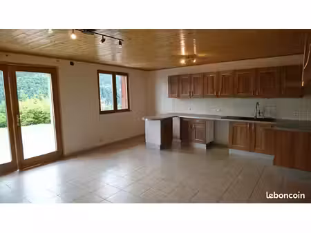 location appartement à l' année vailly