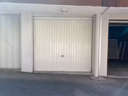 location garage fermé  métro hénon (croix rousse  lyon 4e)