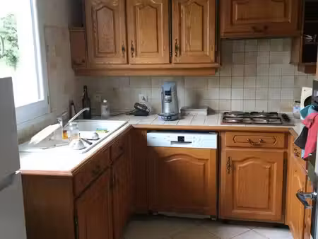 maison individuelle avec garage et beau jardin