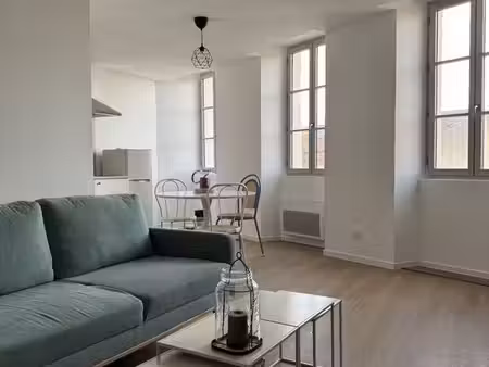 t2 meublé 40m² - refait à neuf - blaye centre