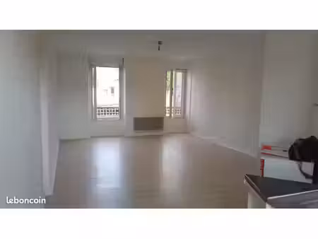 particulier loue grand appartement t3 tbe