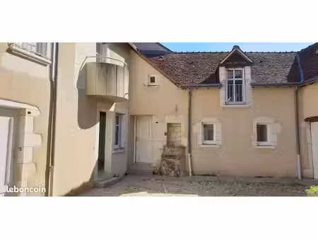 grande maison 2 chambres + cour commune
