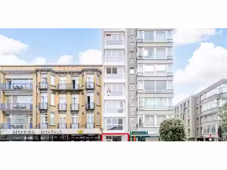 bien commercial à vendre à de panne pour € 290.000