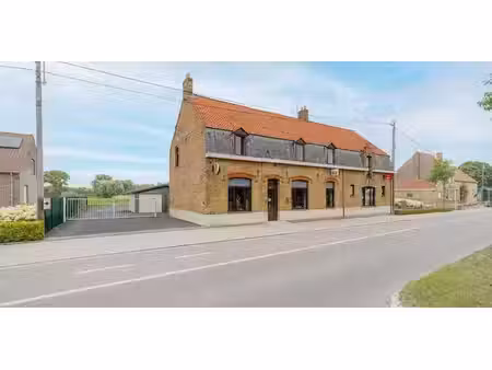 bâtiment commercial à vendre à beerst pour € 329.000
