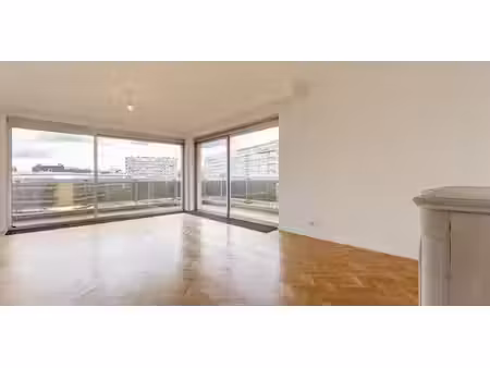 sous option - appartement à vendre à uccle avec 2 chambres à coucher