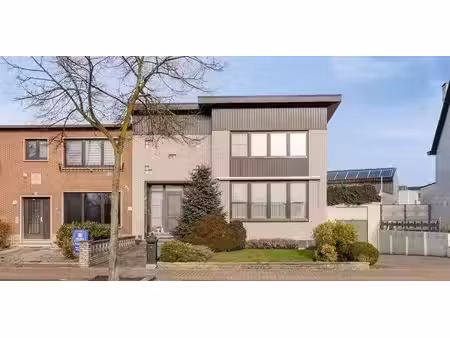 entrepôt à vendre à maaseik pour € 330.000 avec 3 chambres à coucher