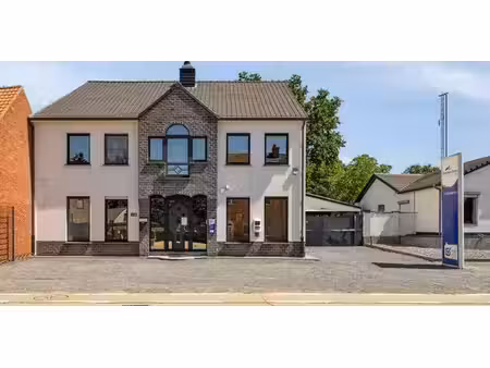 bien commercial à vendre à paal pour € 255.000