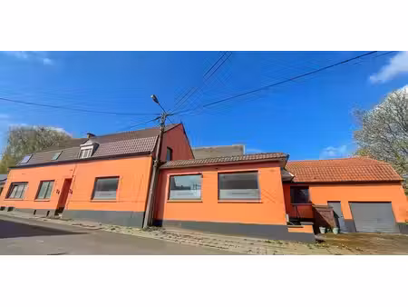 bâtiment commercial à vendre à lamain pour € 450.000 avec 3 chambres à coucher