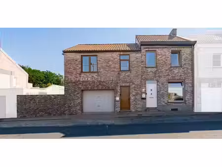 immeuble d'appartements à vendre à mont-sur-marchienne pour € 267.000 avec 4 chambres à co