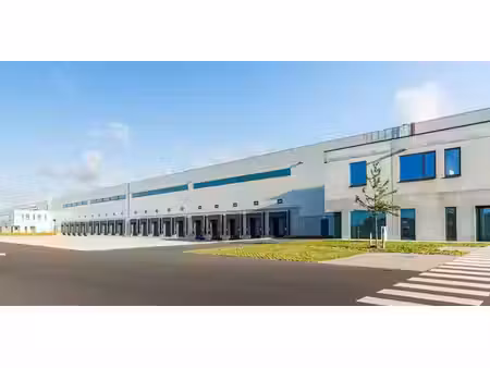 bâtiment d’entreprise à louer à dudzele pour € 63