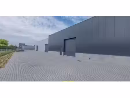 bâtiment d’entreprise à louer à maaseik pour € 1.925