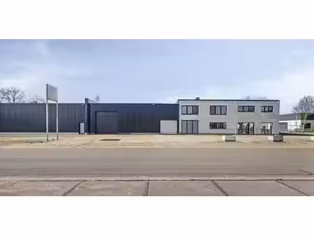 bâtiment d’entreprise à vendre à maaseik pour € 935.000 avec 3 chambres à coucher