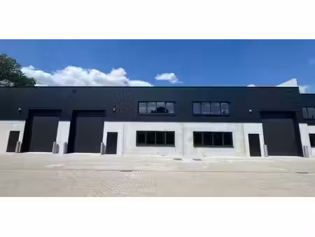 bâtiment d’entreprise à louer à zonhoven pour € 1.962