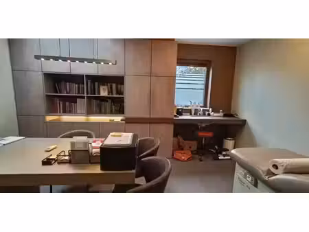bureau à louer à pellenberg pour € 2.400