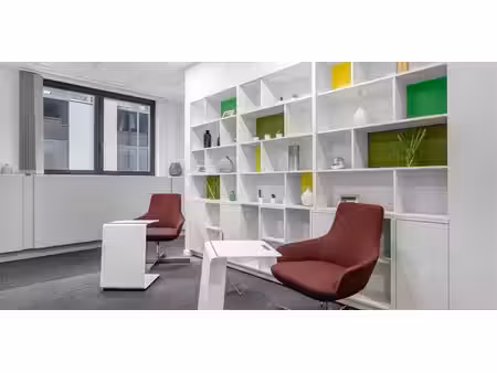 bureau à louer à jambes pour € 65