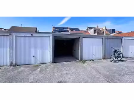 garage à louer à heist pour € 90