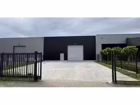 entrepôt à louer à balen pour € 1.995