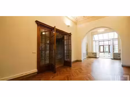 bureau à louer à woluwe-saint-pierre pour € 2.000