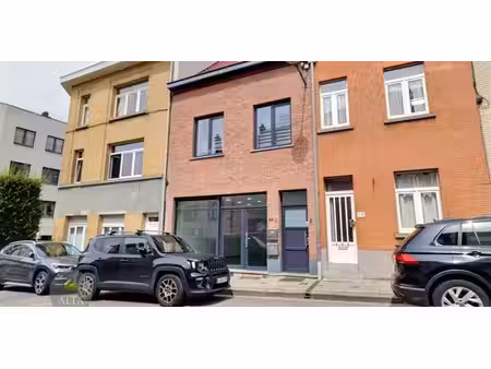 petit magasin à louer à woluwe-saint-pierre pour € 2.000