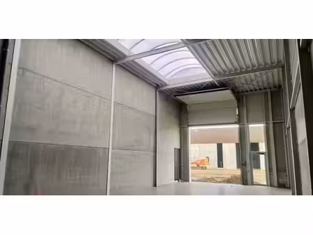 bâtiment d’entreprise à louer à halen pour € 999