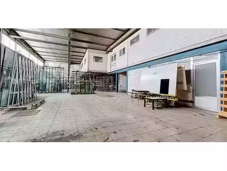 entrepôt à louer à grand-hallet pour € 2.000